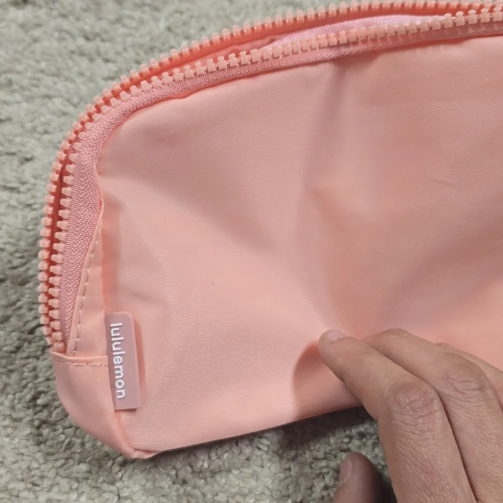 Luluemon Everywhere Belt Bag NWOT Deco Pink